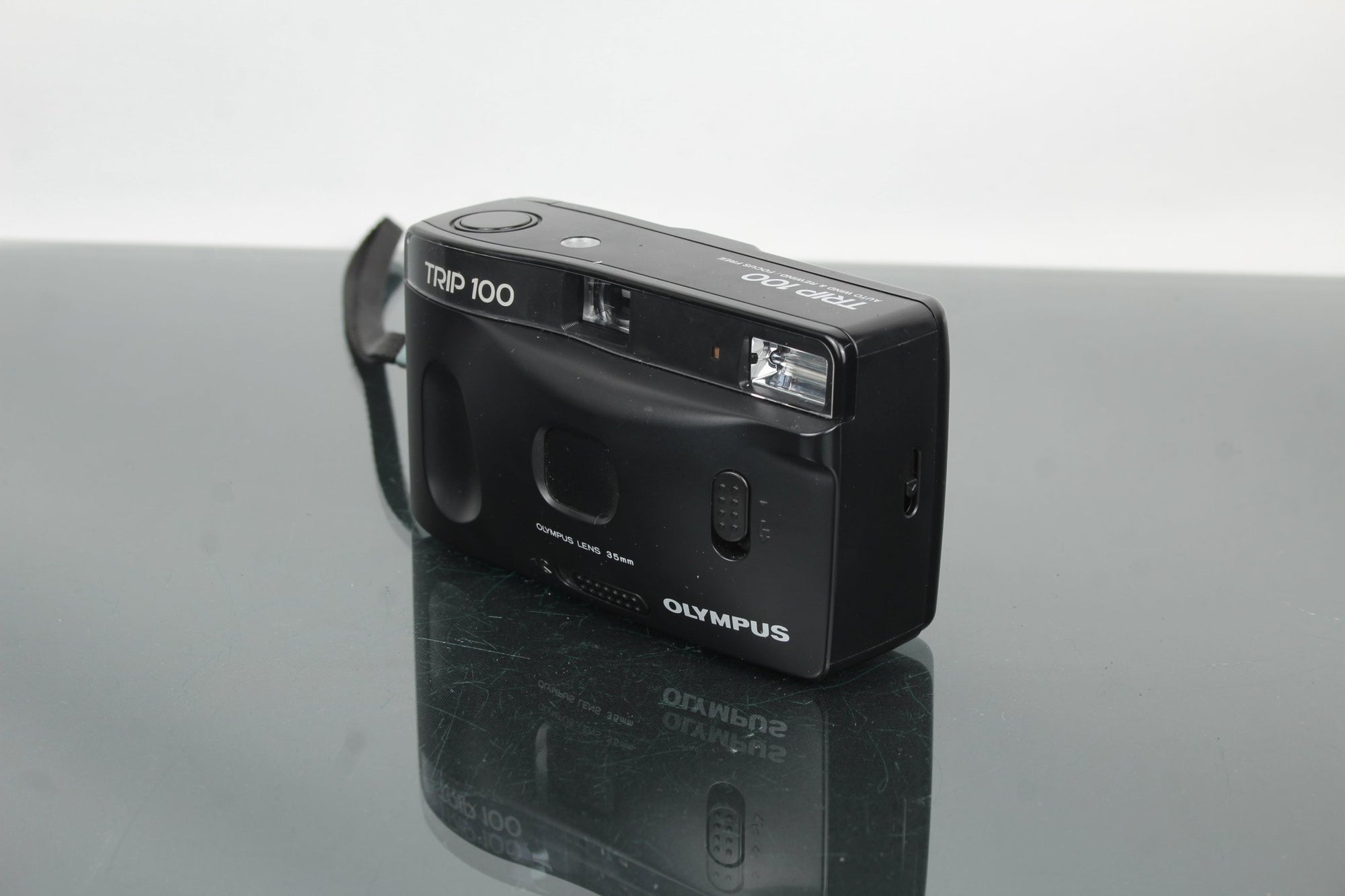 Olympus Trip100 - Dutch|Thrift