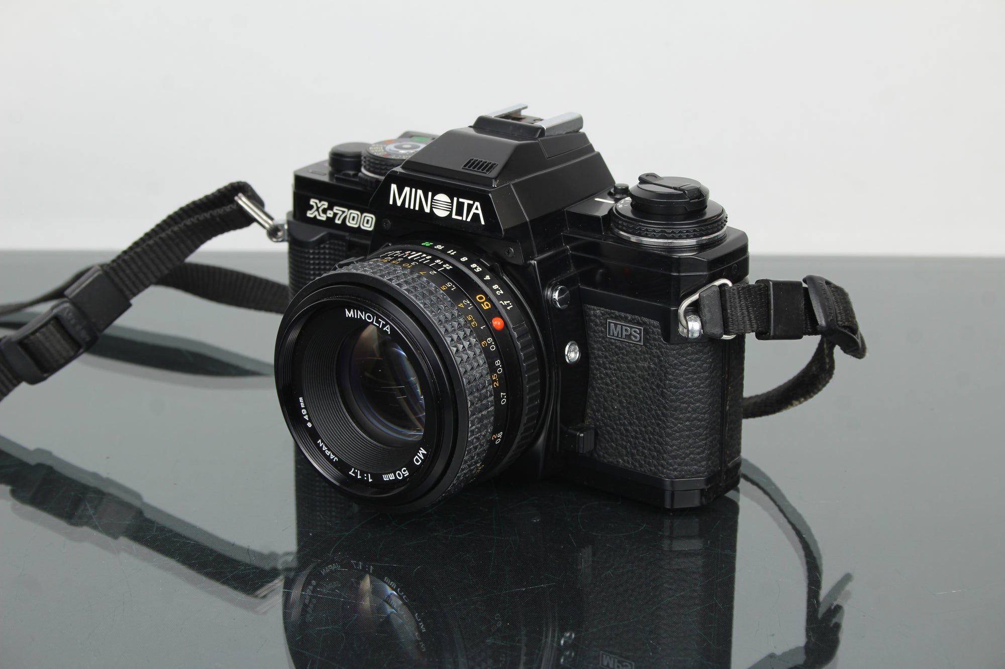 Minolta X-700 + MD 50mm 1:1.7 objektiv