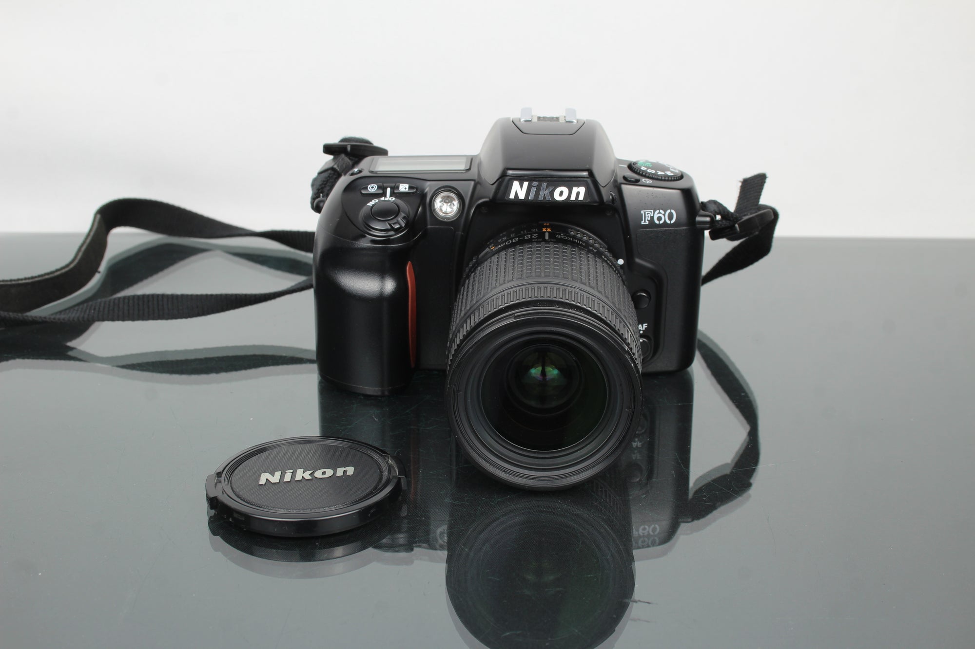 Nikon F60 + AF Nikkor 28-80mm 1:3.5-5.6 D objektiv