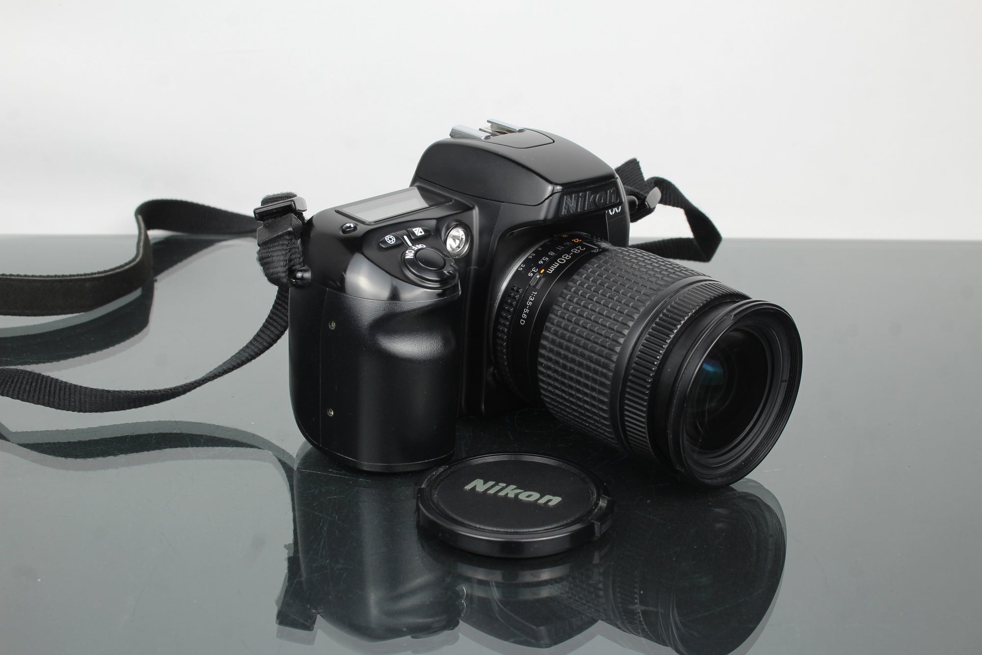 Nikon F60 + AF Nikkor 28-80mm 1:3.5-5.6 D objektiv