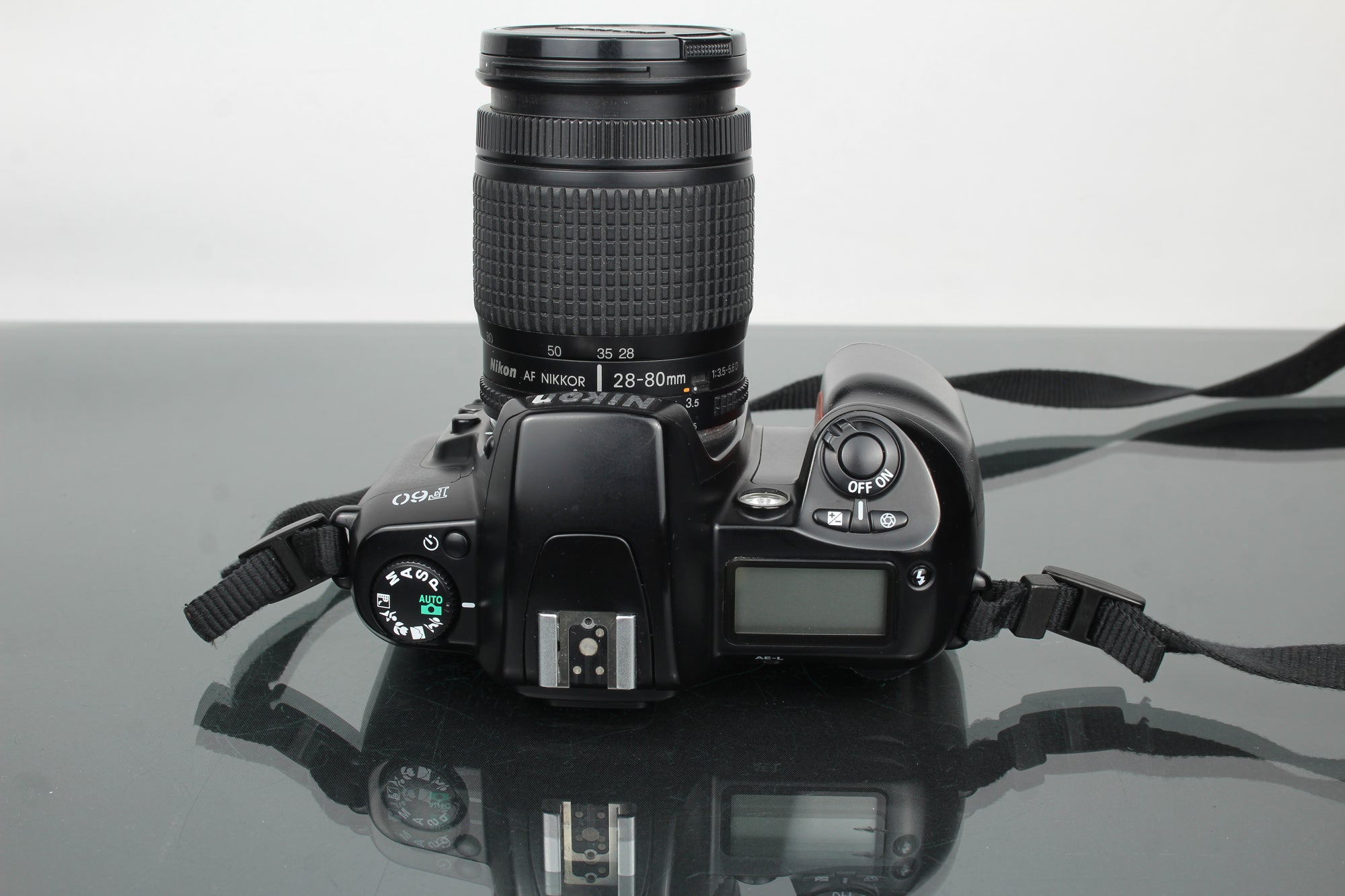 Nikon F60 + AF Nikkor 28-80mm 1:3.5-5.6 D objektiv