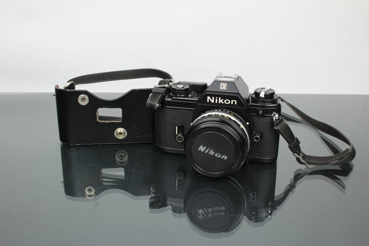 Nikon EM + 50mm 1:1.8 Series E objektiv