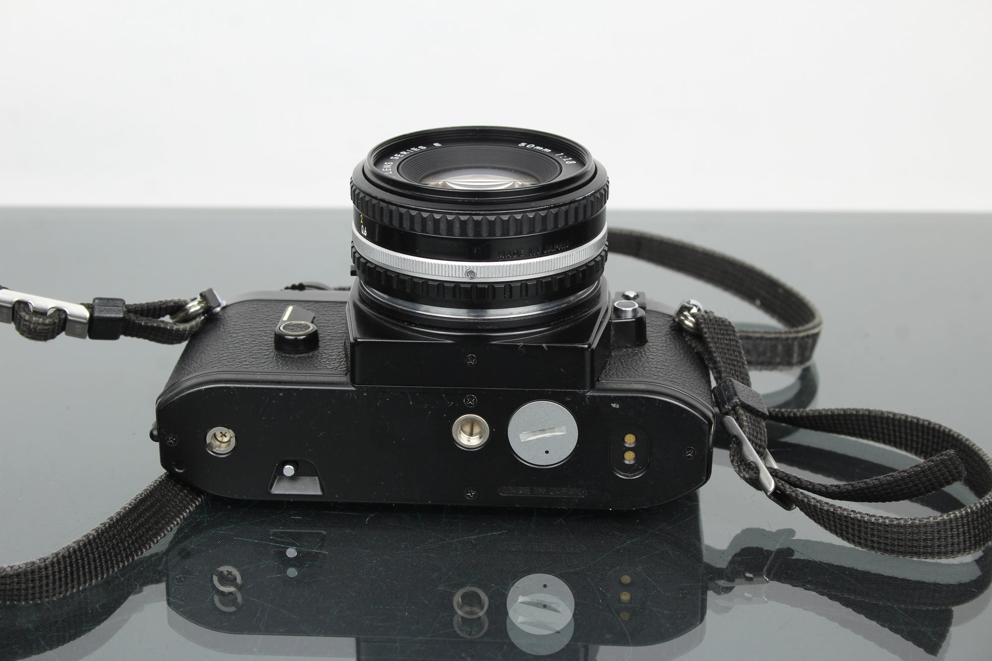 Nikon EM + 50mm 1:1.8 Series E objektiv