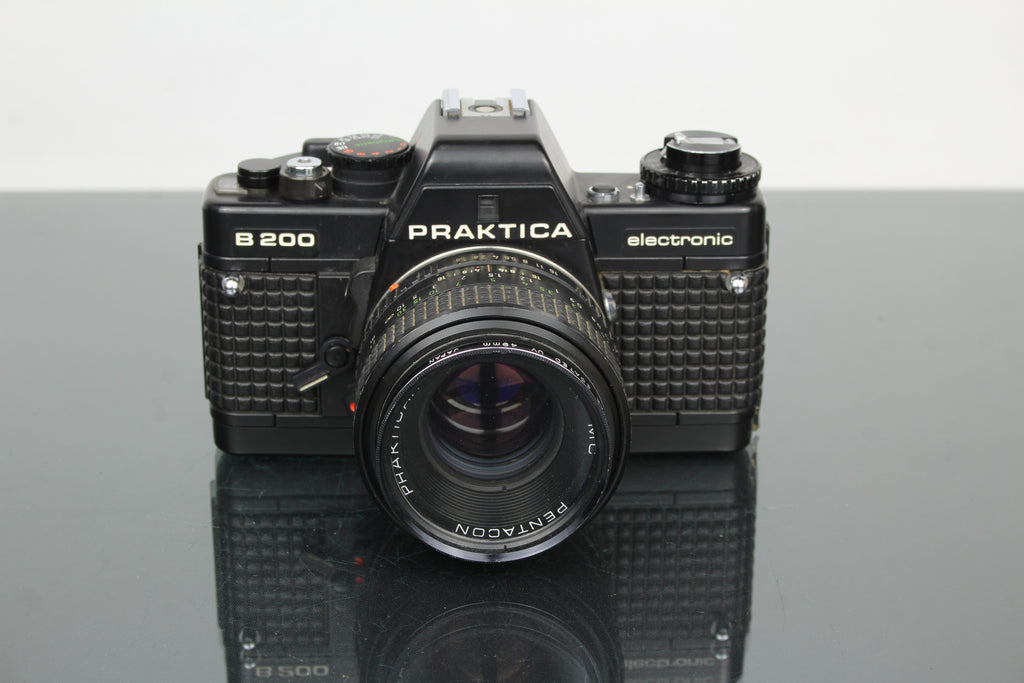 <tc>Praktica</tc> B200 elektronisk +  <tc>Praktica</tc>r 50mm 1.8 objektiv