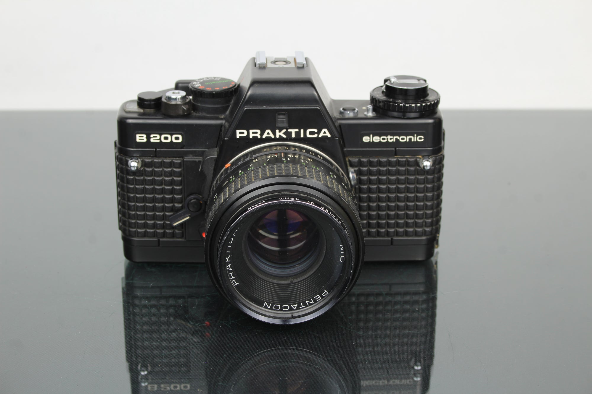 <tc>Praktica</tc> B200 elektronisk +  <tc>Praktica</tc>r 50mm 1.8 objektiv