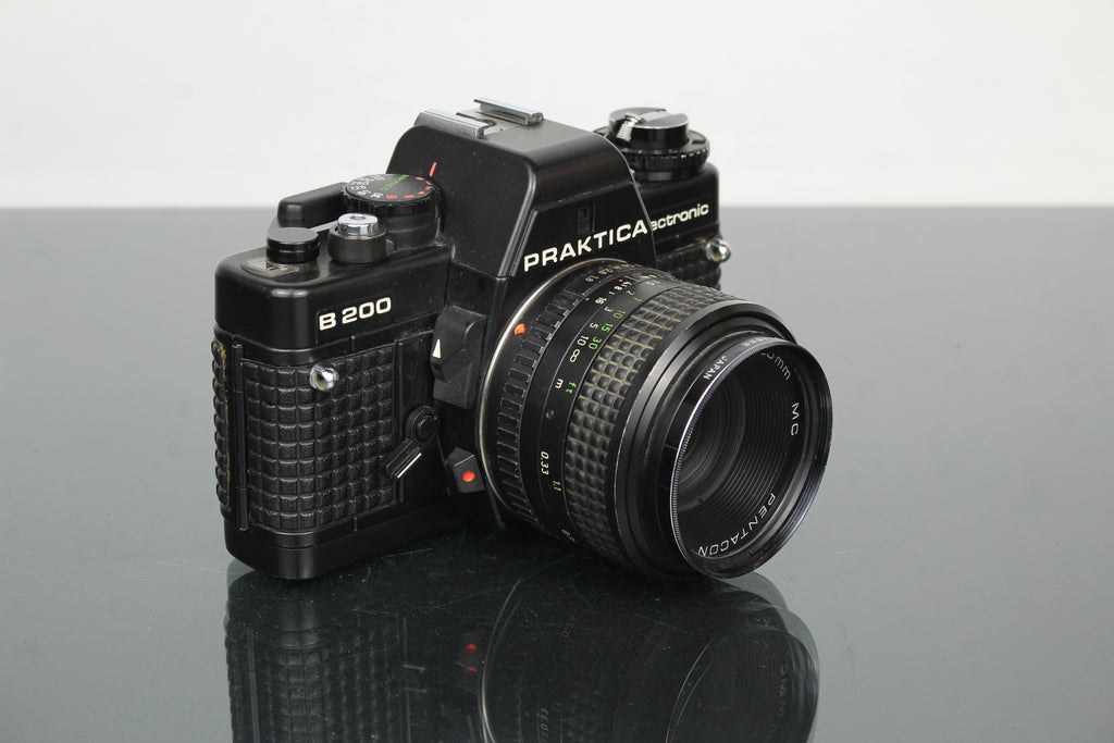 <tc>Praktica</tc> B200 elektronisk +  <tc>Praktica</tc>r 50mm 1.8 objektiv