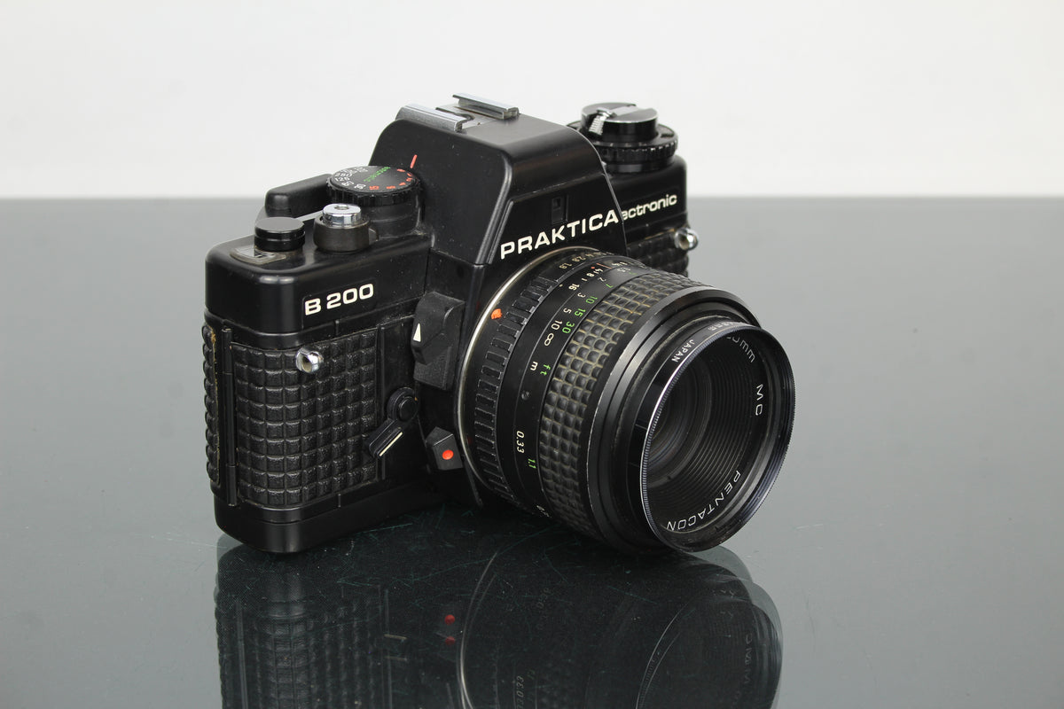 <tc>Praktica</tc> B200 elektronisk +  <tc>Praktica</tc>r 50mm 1.8 objektiv