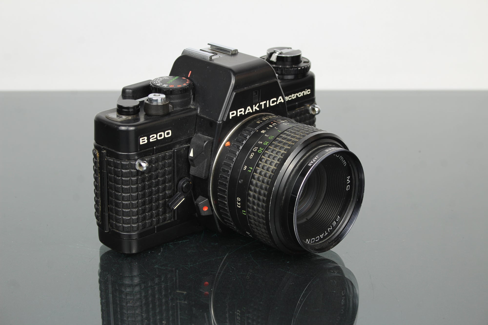 <tc>Praktica</tc> B200 elektronisk +  <tc>Praktica</tc>r 50mm 1.8 objektiv