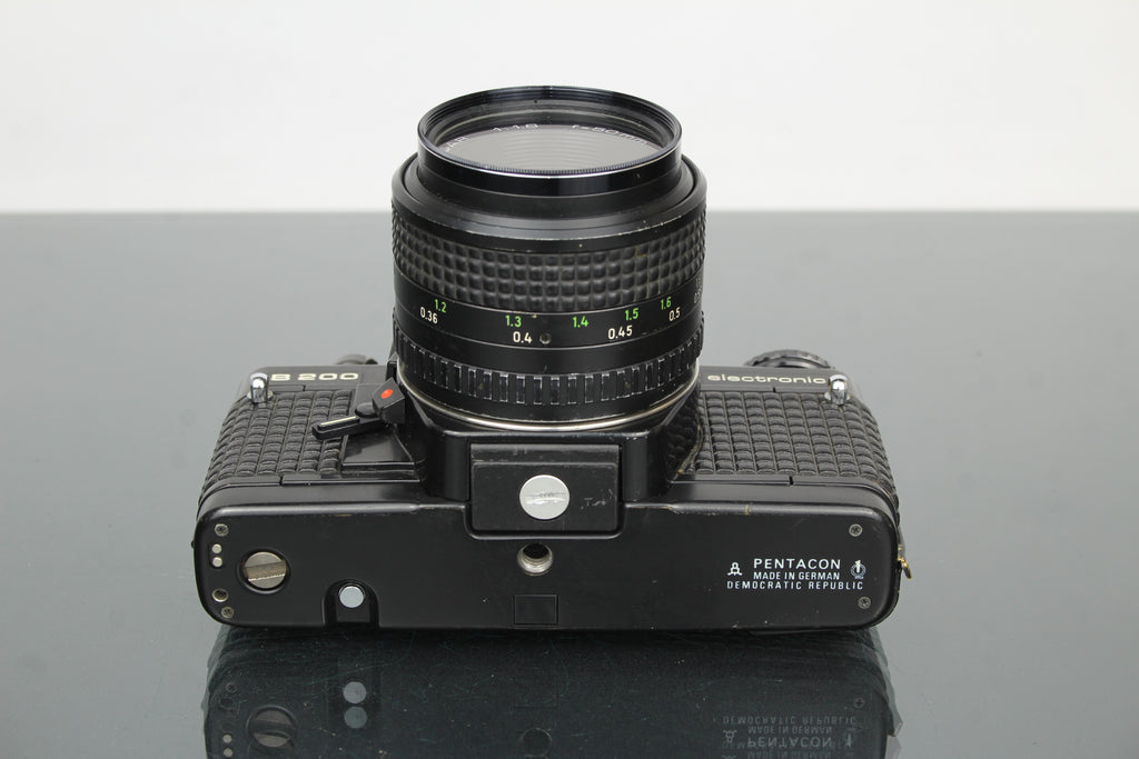 <tc>Praktica</tc> B200 elektronisk +  <tc>Praktica</tc>r 50mm 1.8 objektiv