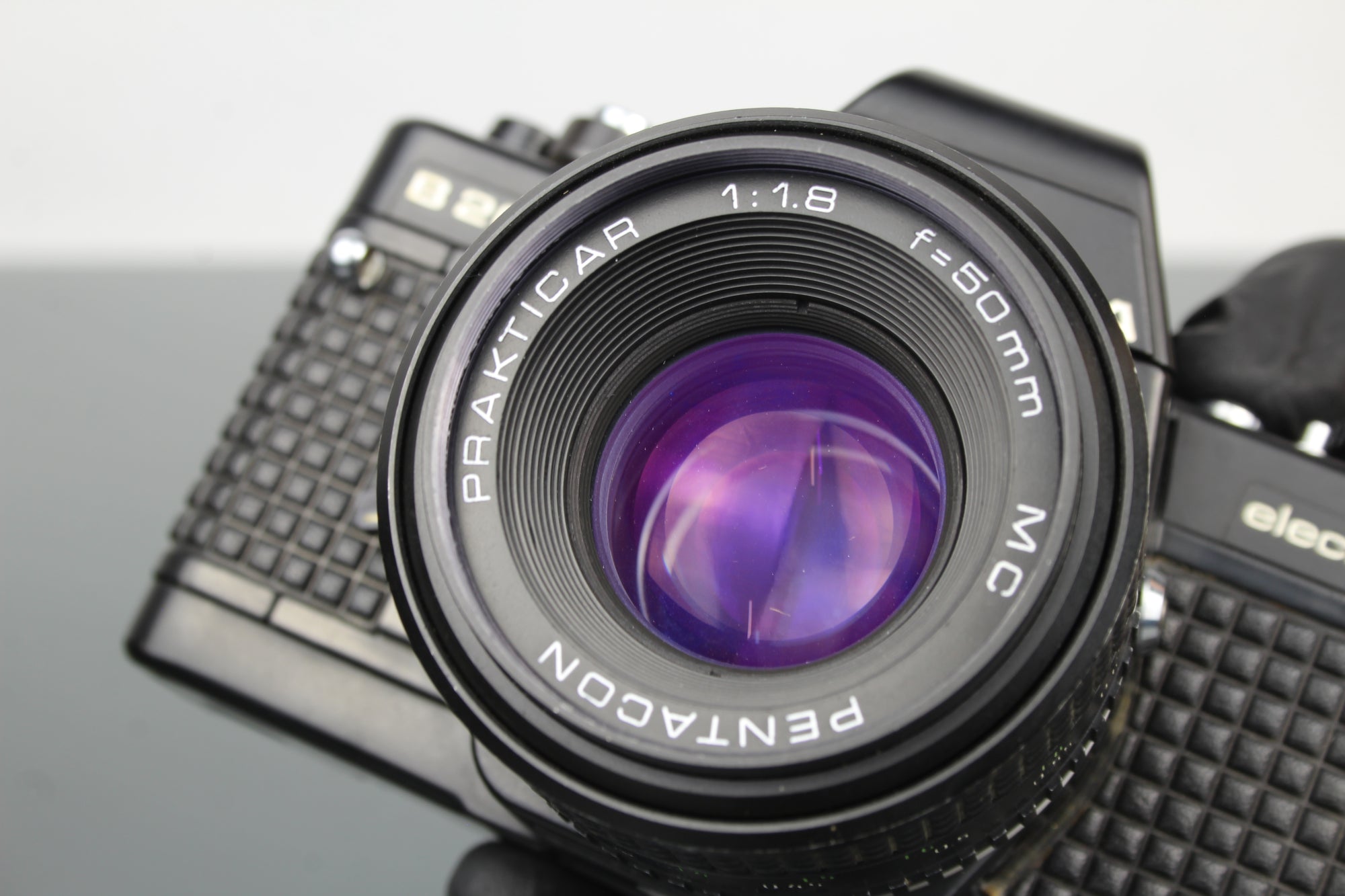 <tc>Praktica</tc> B200 elektronisk +  <tc>Praktica</tc>r 50mm 1.8 objektiv