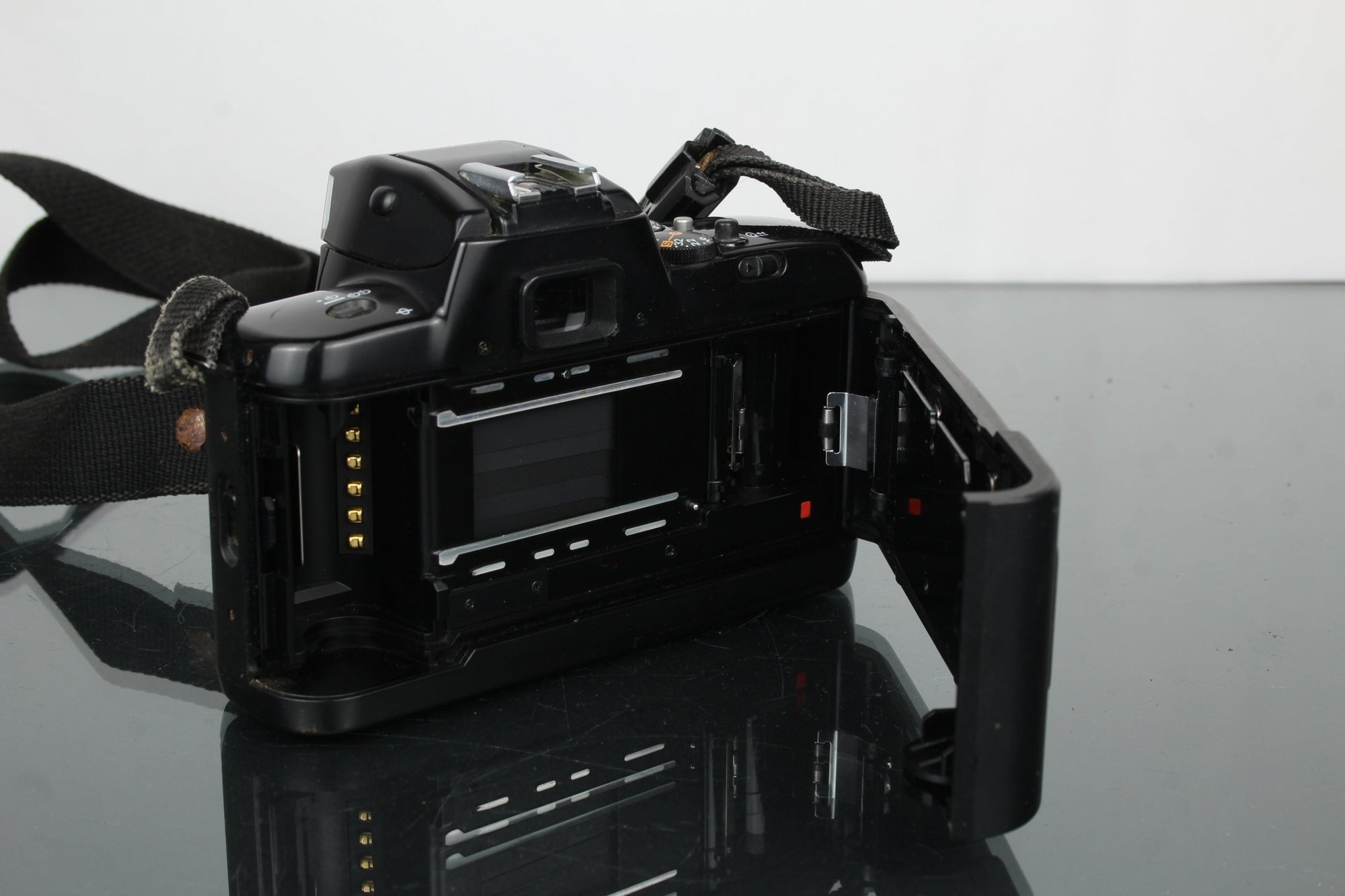 Nikon F - 401x - Dutch|Thrift