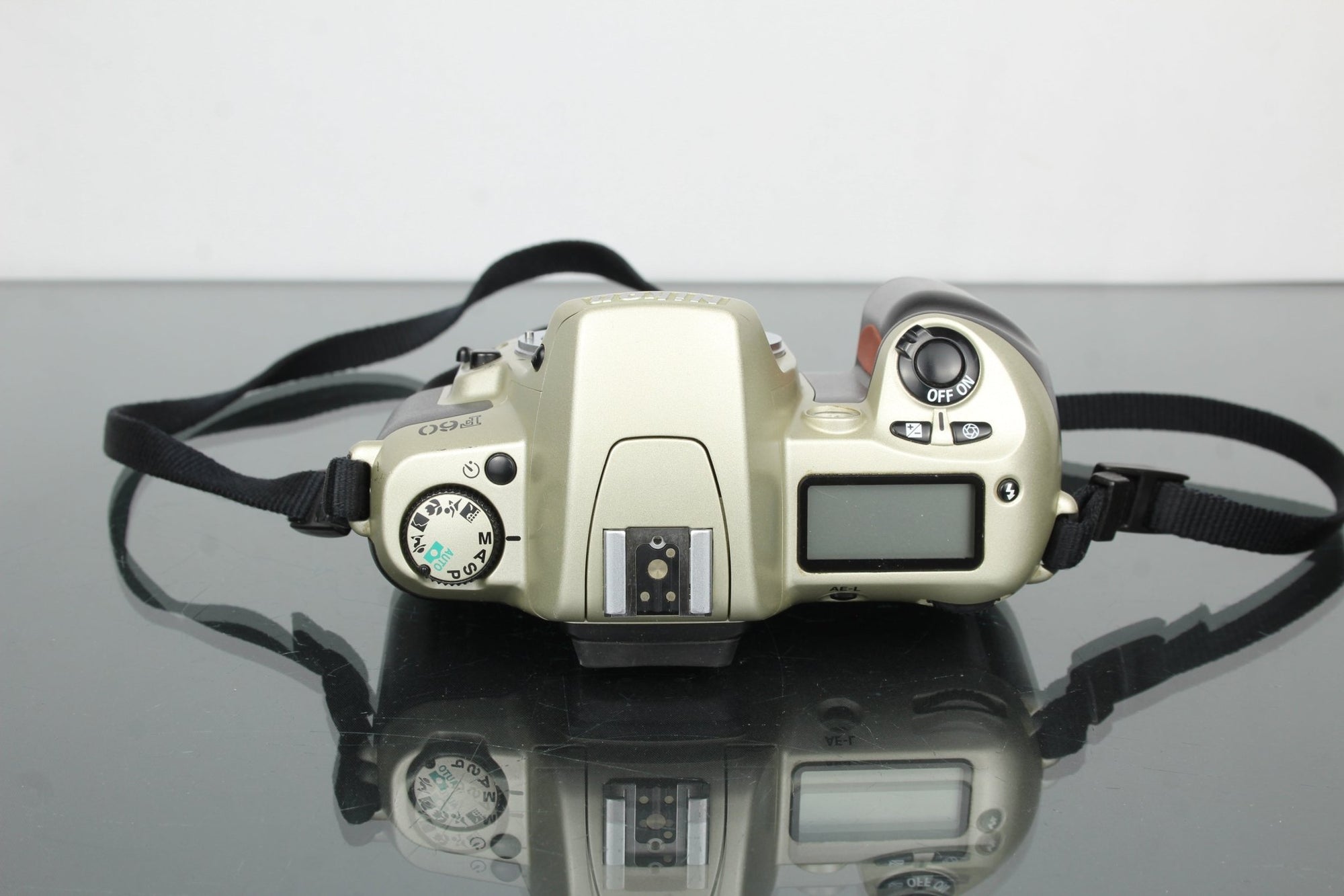 Nikon F60 - Dutch|Thrift