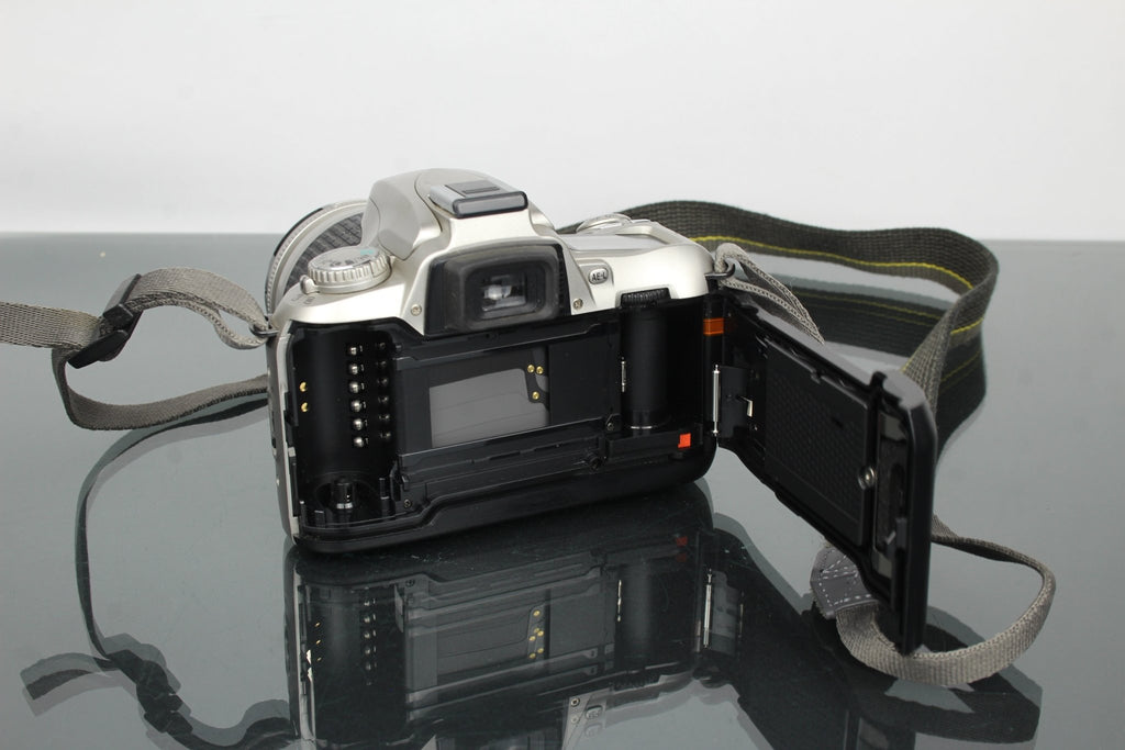 Nikon F75 + AF Nikkor 28 - 80mm 1:3.5 - 5.6 G - Dutch|Thrift