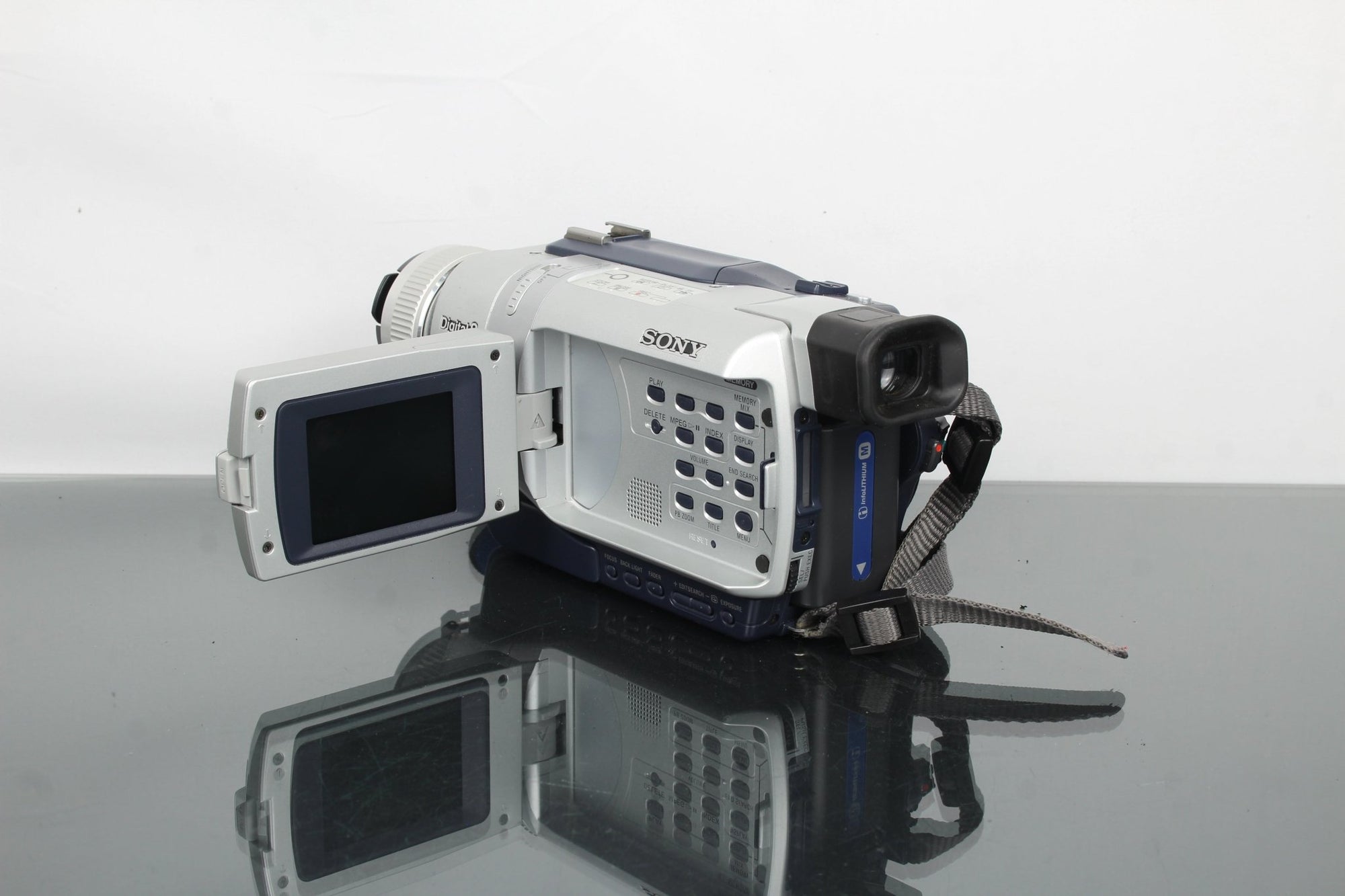 Sony Digital camera DCR - TRV740E PAL Hi8 - Dutch|Thrift