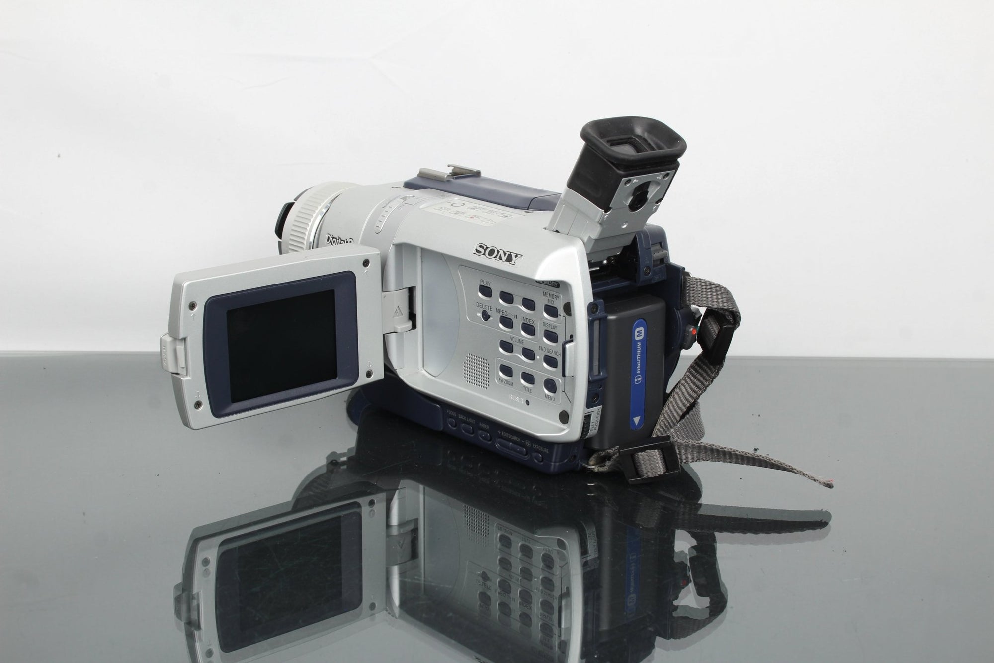 Sony Digital camera DCR - TRV740E PAL Hi8 - Dutch|Thrift